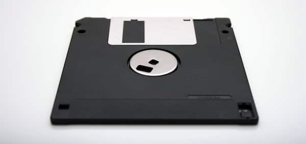 Old floppy disk - The History of Online Psychotherapy